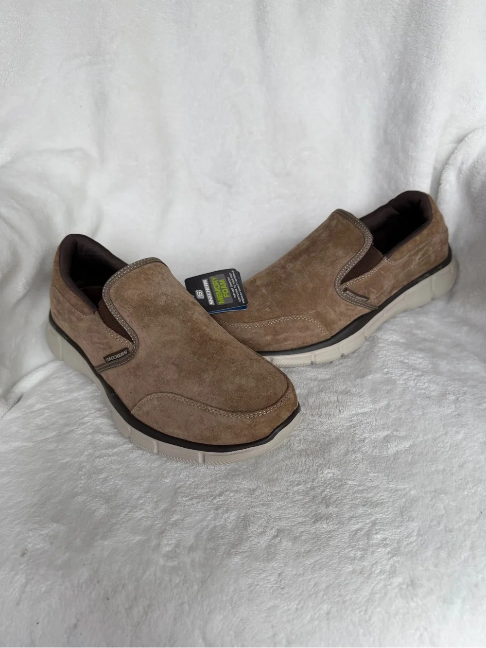 Skechers Men’s Wide Fit Taupe Suede Slip-On Casual Loafers Size 7